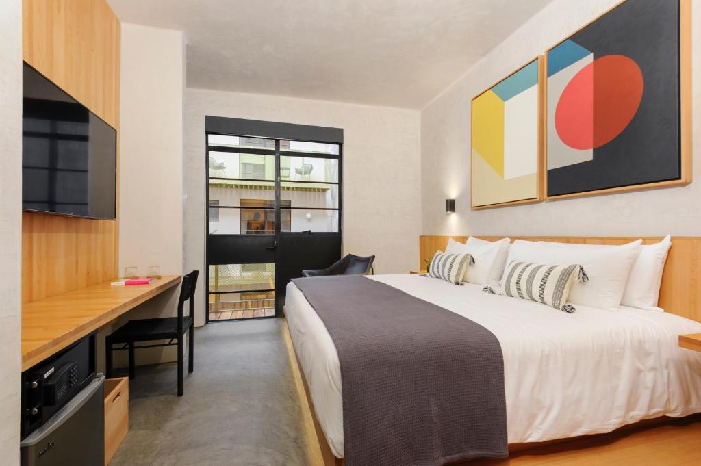 ChiCo - King Suite With Balcony