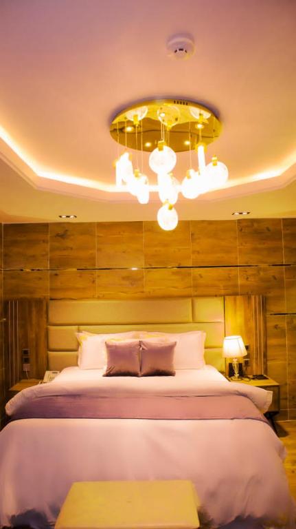 Postel nebo postele na pokoji v ubytování TN MAX LUXURY HOME