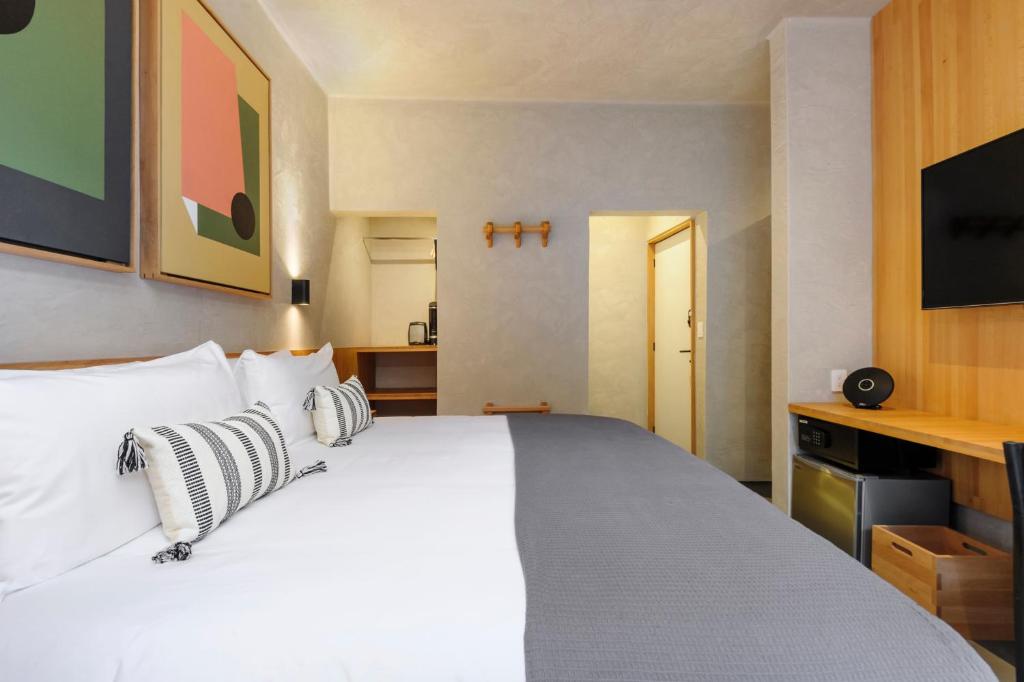 ChiCo - King Suite With Balcony