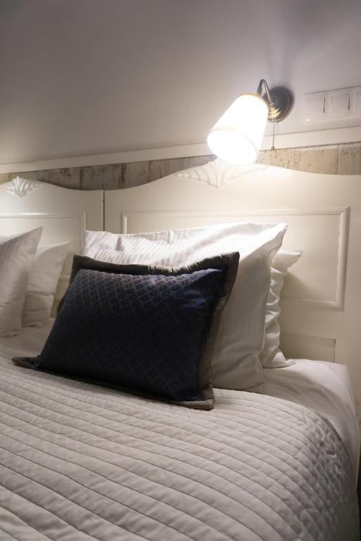 Postel nebo postele na pokoji v ubytování Hotel Divan