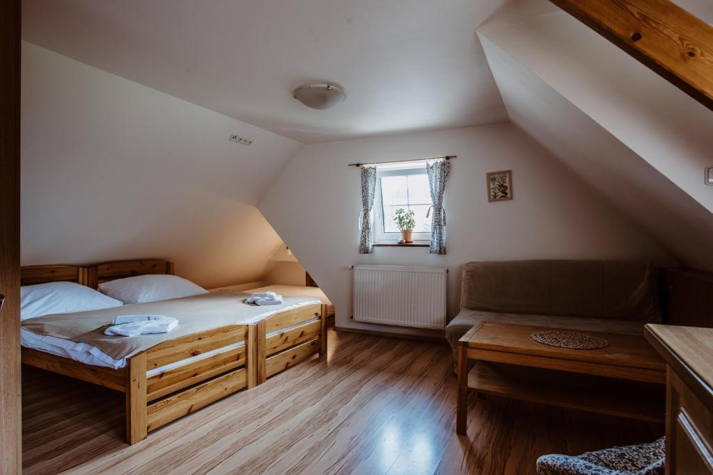 Pension Styl - Sala Familiar Con Vista Al Jardín