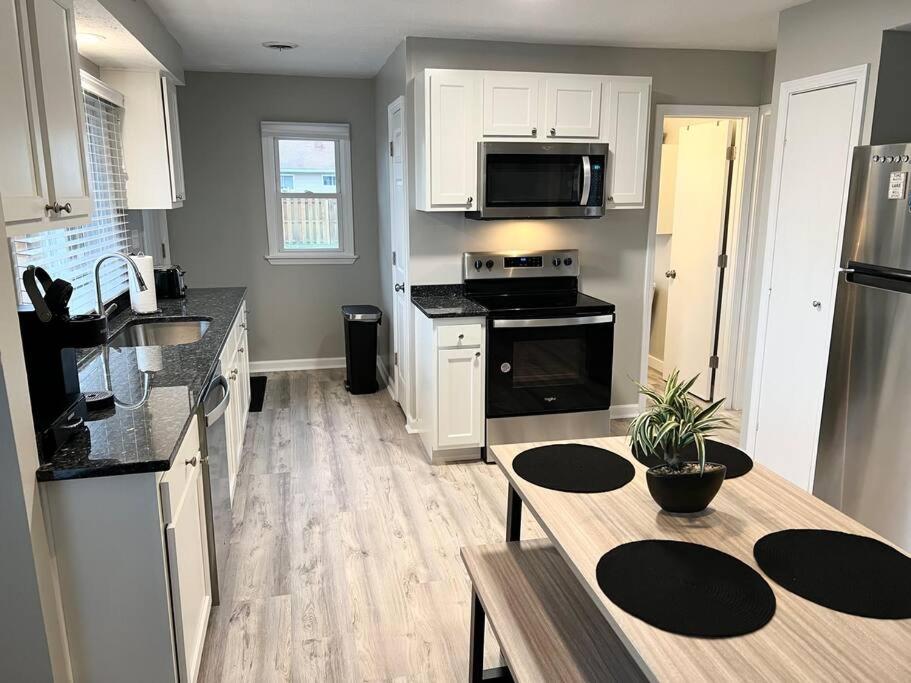 Madison on the Lake Home with Lake Erie views & Pool in Wine Country! - Housity
