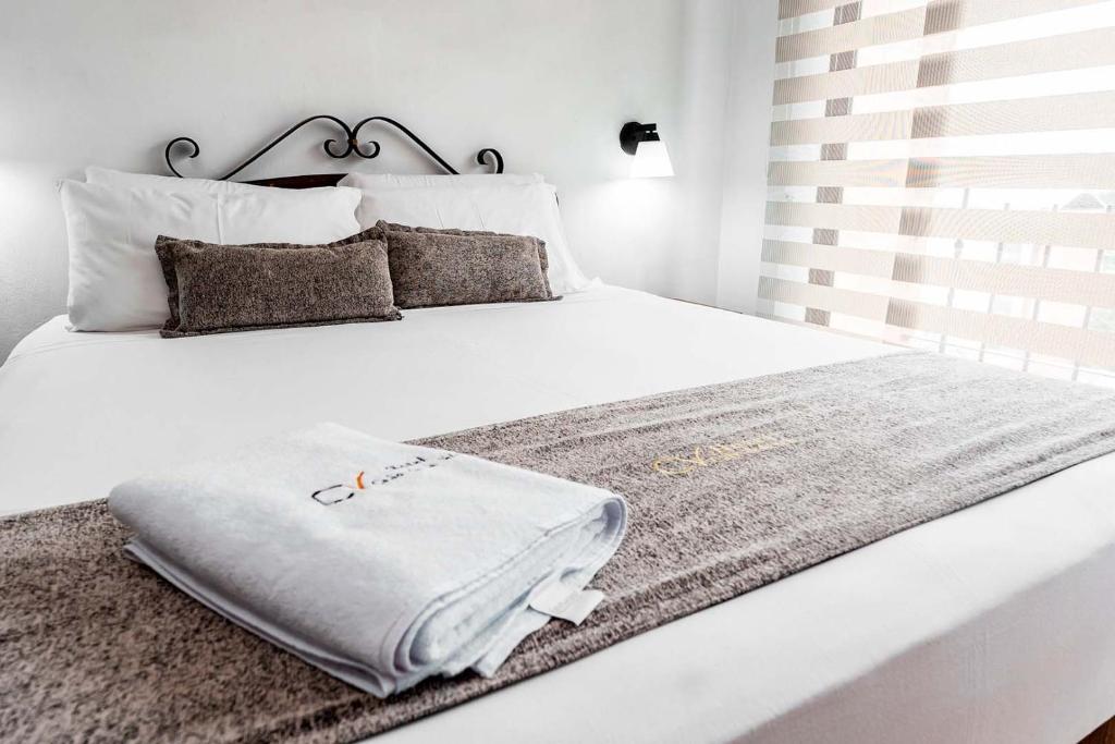 Postel nebo postele na pokoji v ubytování Hotel Cabo de la Vela Medellin
