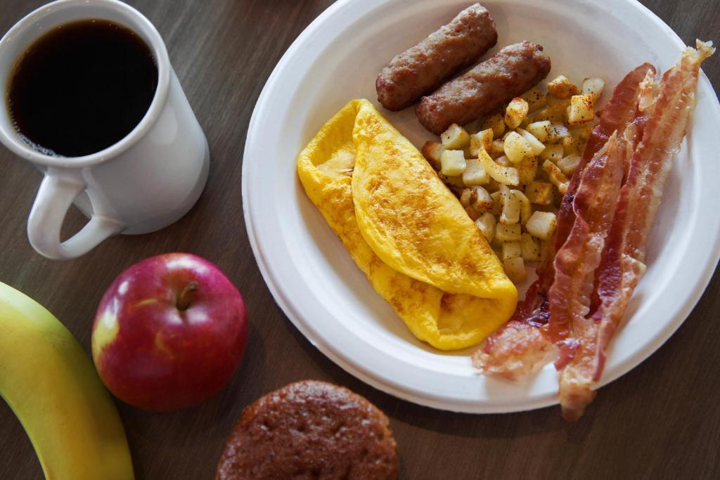 Days Inn & Suites by Wyndham Brandon - Deluxe King Room - No Fumadores