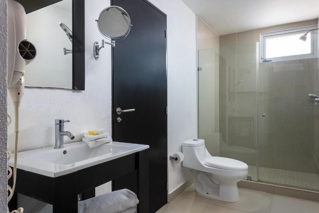 Um banheiro em Suites Malecon Cancun
