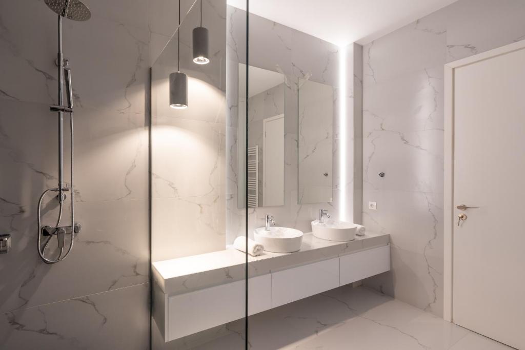 Kúpeľňa v ubytovaní Upscale Athens Luxury Penthouse