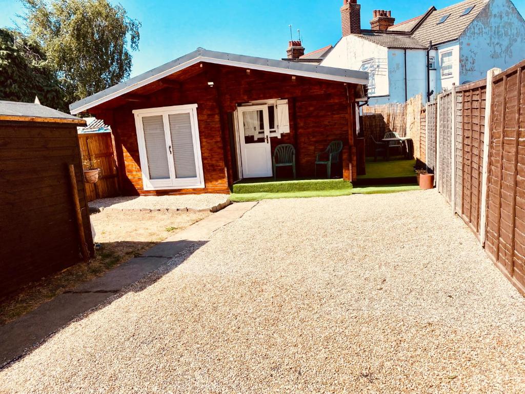 Beautiful cabin to rent., Great Clacton (updated prices 2024)
