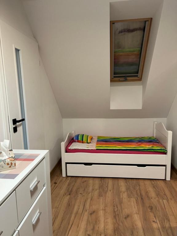 Pokój z aneksem kuchennym - One-Bedroom Apartment