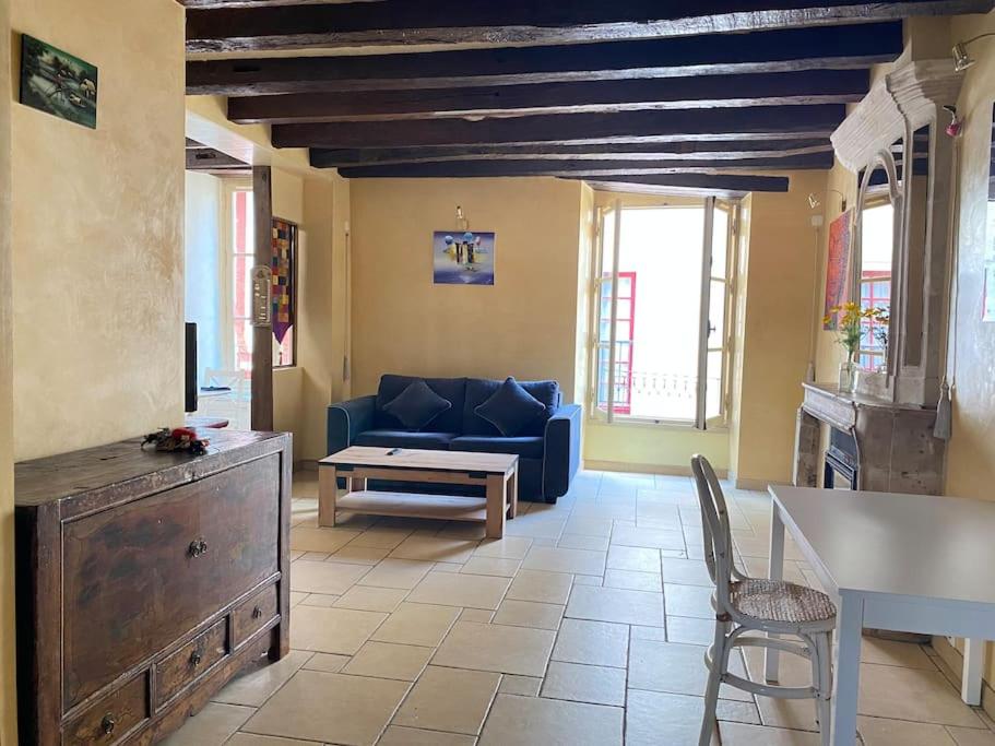 Posedenie v ubytovaní Charmant appartement - centre Cité Plantagenet!!!