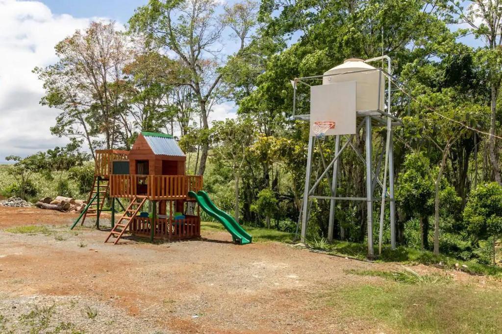 Herní místnost nebo prostor pro děti v ubytování Rancho Bellavista, Unique views, Pool and WiFI!