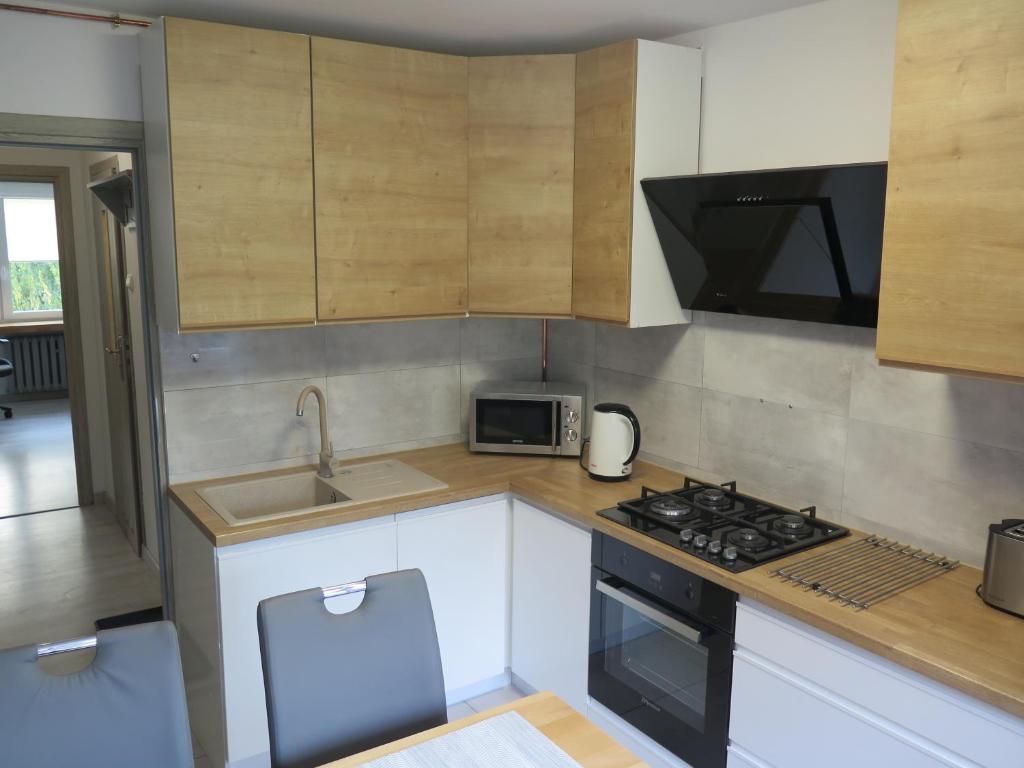 Kuchyňa alebo kuchynka v ubytovaní Apartament Nadmorski Piastowska 66