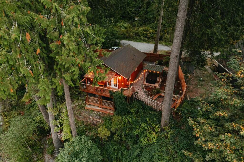 Steven's River Cabin - hot tub-beach-fireplace