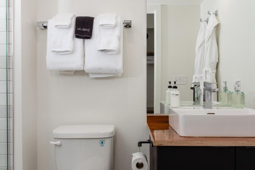 Koupelna v ubytování Hotel Leo