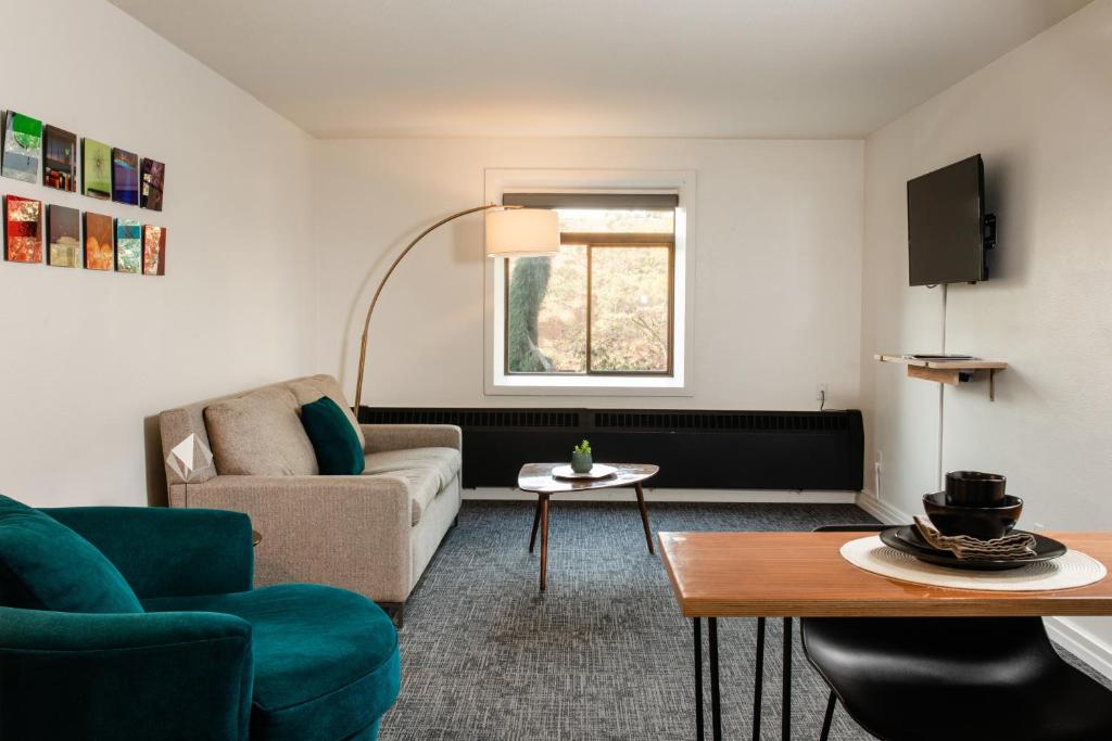 TV a/nebo společenská místnost v ubytování Hotel Leo