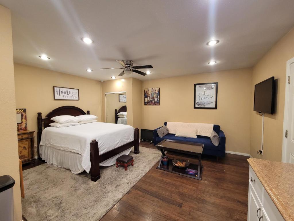 Quiet Studio Apt near LAX, Inglewood (updated prices 2024)