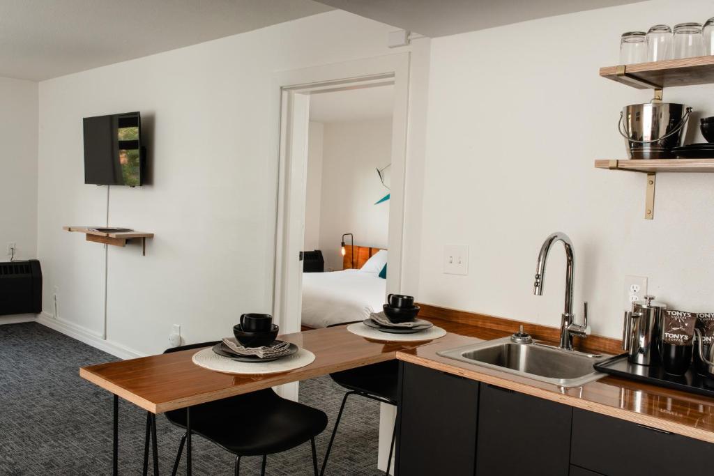 Kuchyň nebo kuchyňský kout v ubytování Hotel Leo
