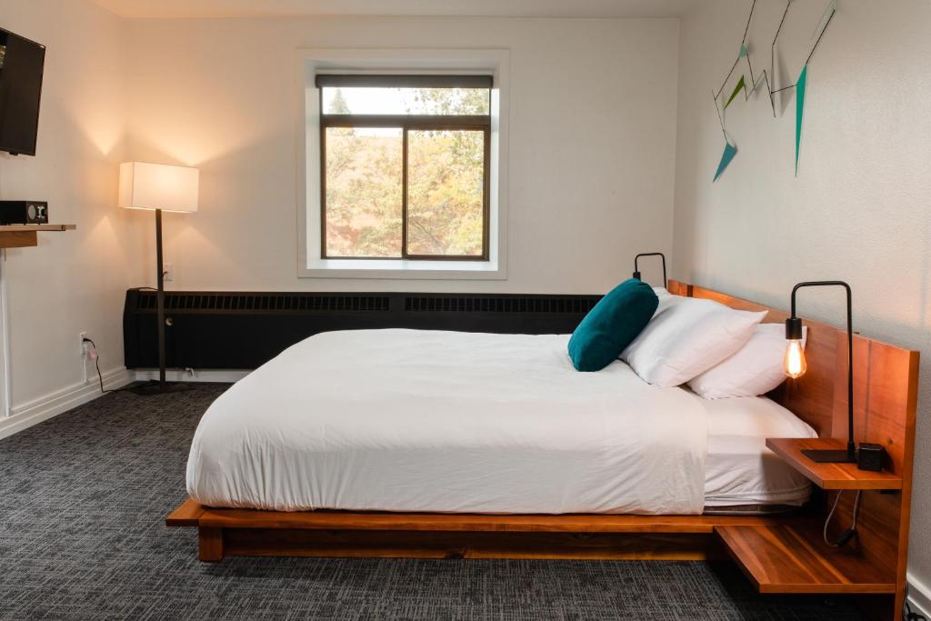 Hotel Leo photo