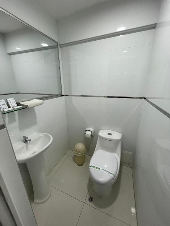 Koupelna v ubytování Hotel Premier