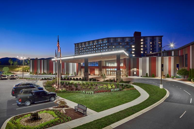 a car parked in front of a building at Harrah's Cherokee Valley River Casino & Hotel in Murphy