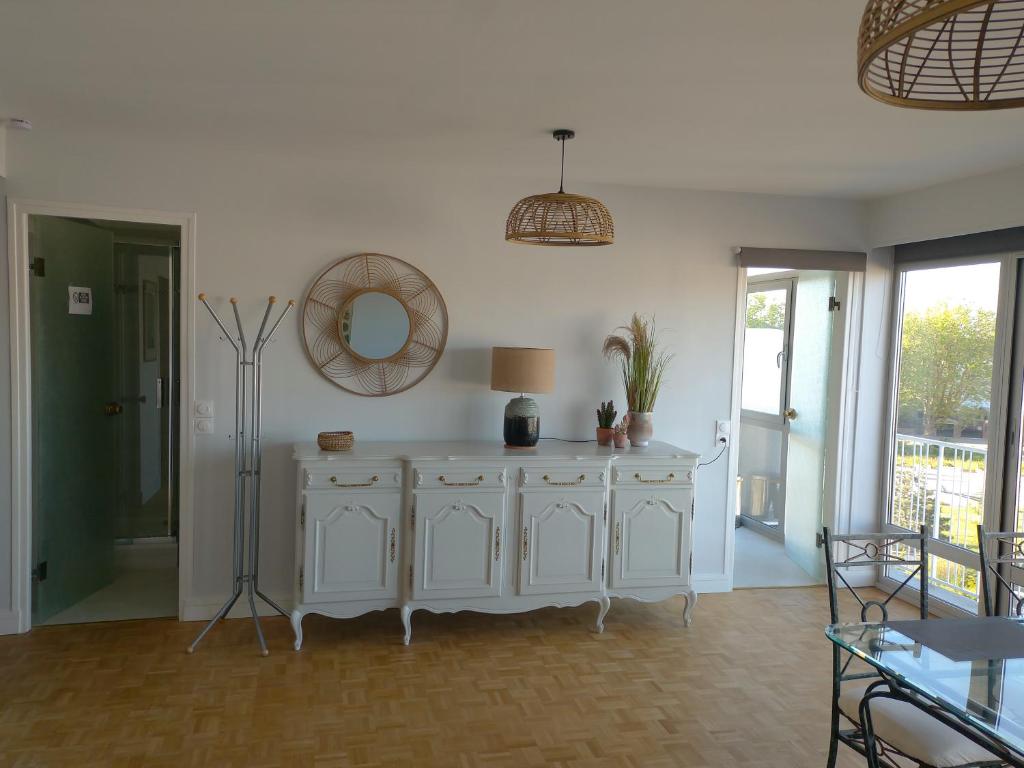 Appartement lumineux et spacieux en centre ville - Appartement D'une Chambre
