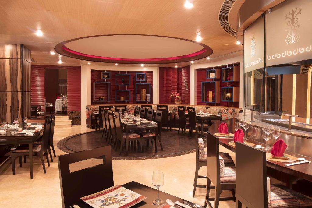 Restaurace v ubytování Radisson Blu MBD Hotel Noida