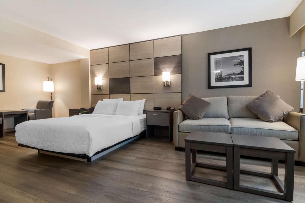 
Queen Room with Sofa-Bed and Full Kitchen - Non-Smoking
