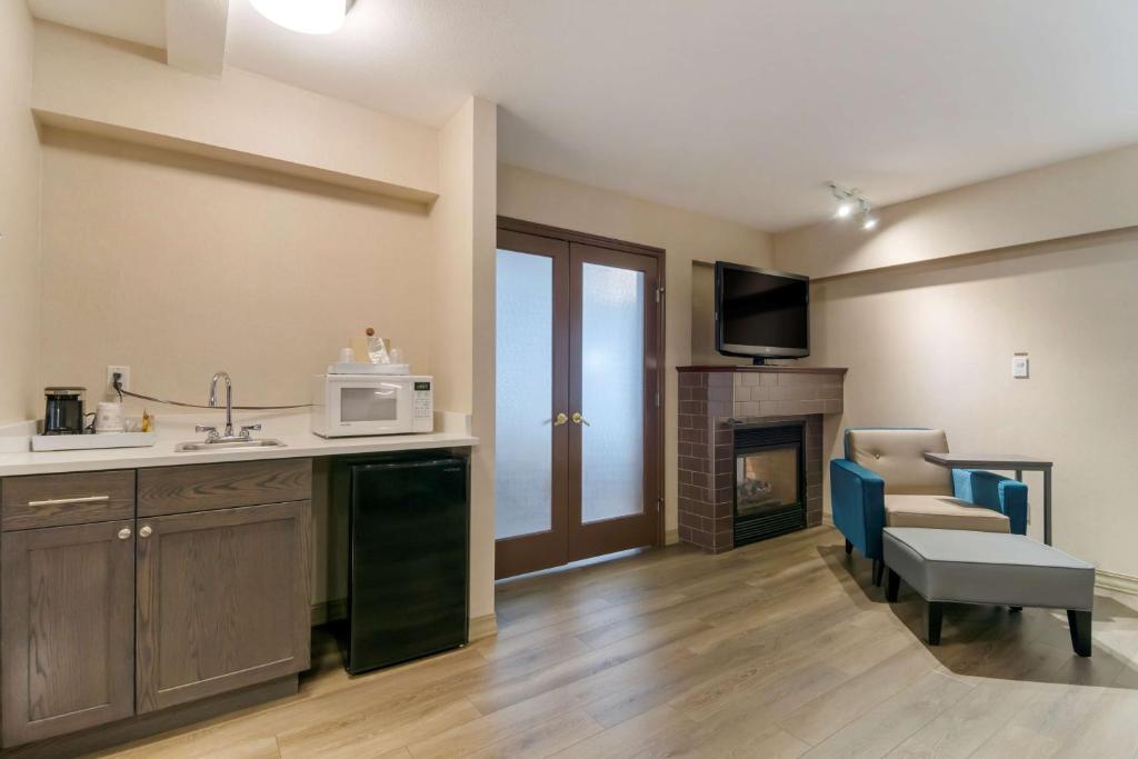 Kuchyň nebo kuchyňský kout v ubytování Best Western Premier Aberdeen Kamloops