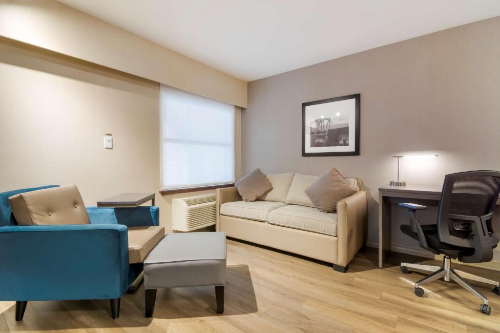 Posezení v ubytování Best Western Premier Aberdeen Kamloops