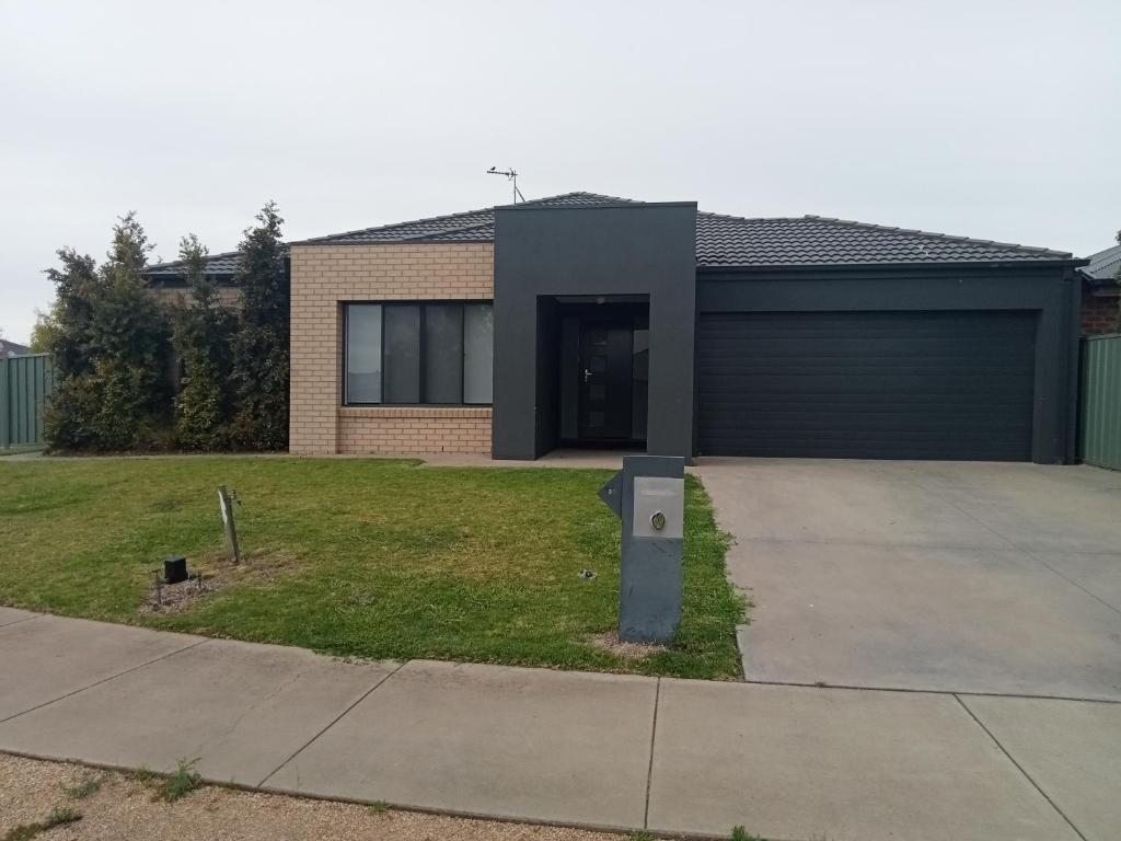 a house with a parking meter in front of it at Luxurious entire family home in Mooroopna