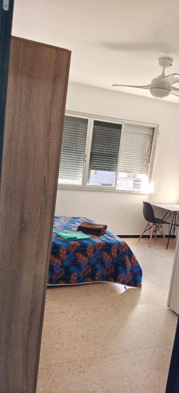 A bed or beds in a room at Lodge El Muelle Arinaga