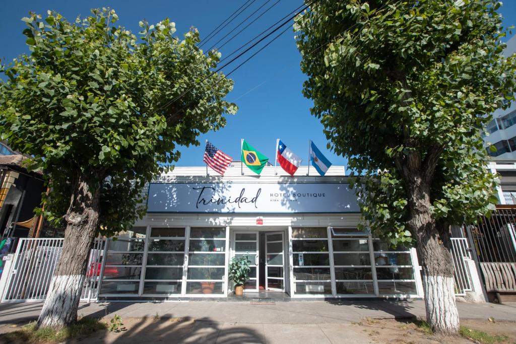 a building with flags on top of it at Hotel Boutique Trinidad in Viña del Mar