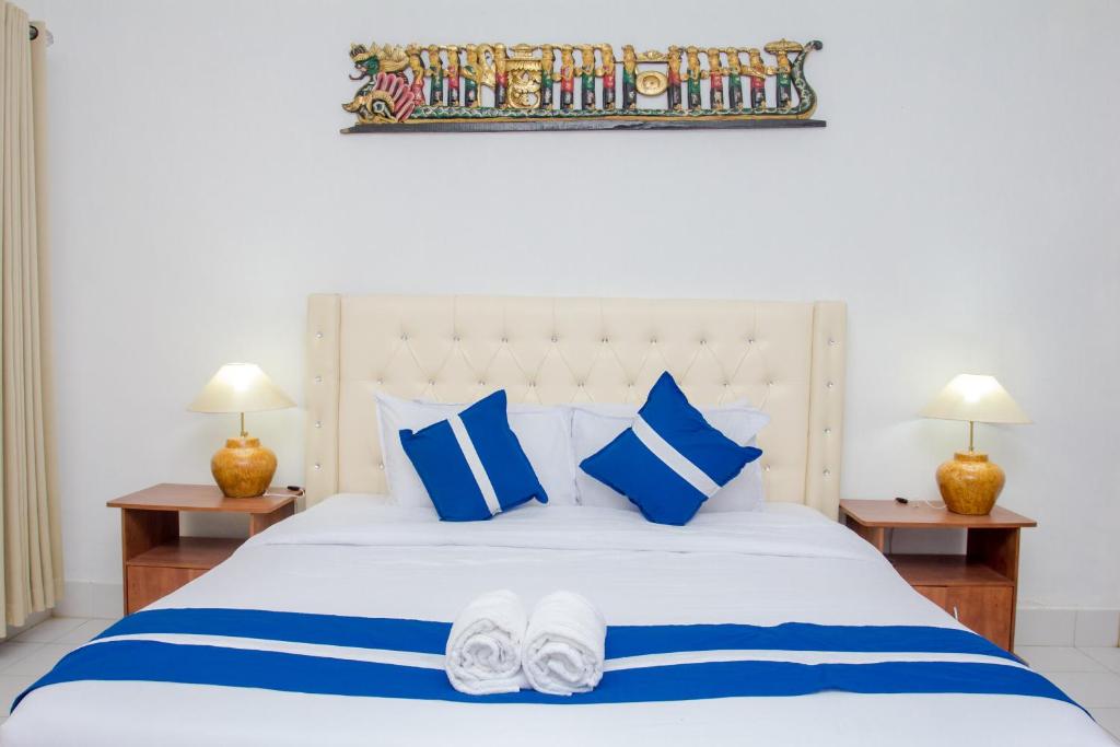 Postel nebo postele na pokoji v ubytování Matahari Inn Kuta Lombok