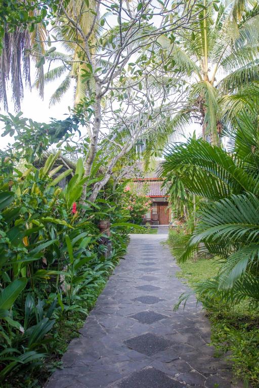 Zahrada ubytování Matahari Inn Kuta Lombok