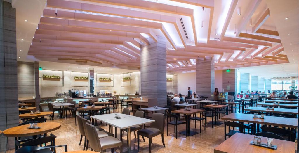 Restaurace v ubytování Holiday Inn Express Manila Newport City by IHG