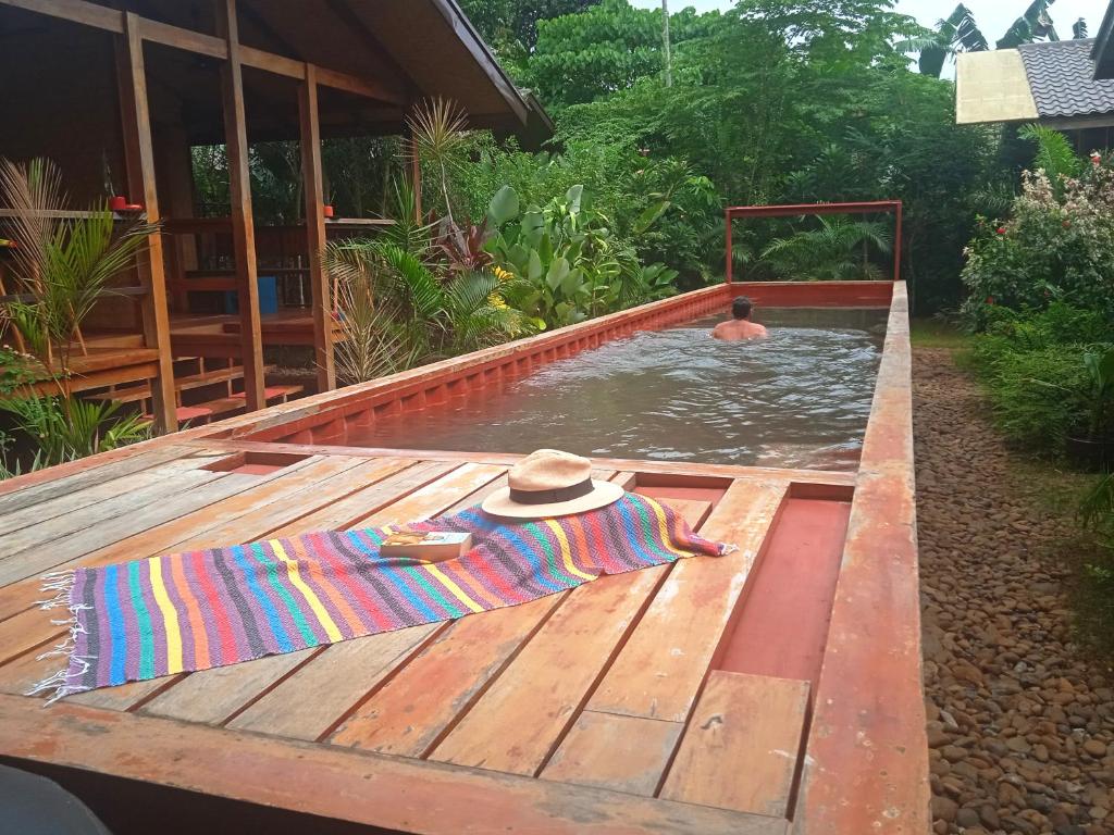 een zwembad met een hoed en een handdoek op een terras bij At Home annex in Puerto Princesa City