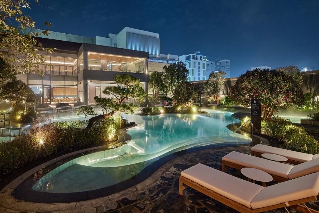 Bazén v ubytování Lotte Hotel Busan nebo v jeho okolí