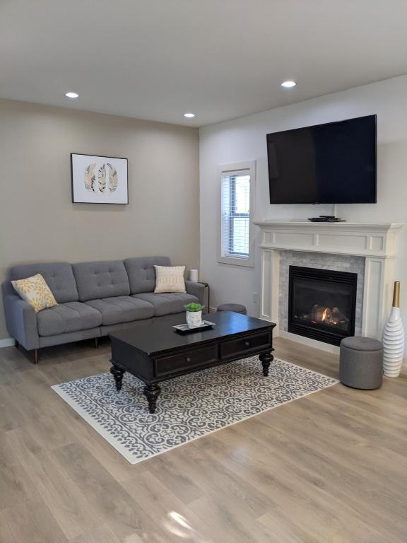 Cheer full 4 bed, 4 bath pet friendly, easy access, Langford (updated