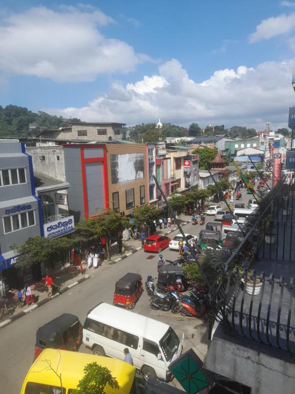 Nespecifikovaný výhled na destinaci Kandy nebo výhled na město při pohledu z hostelu