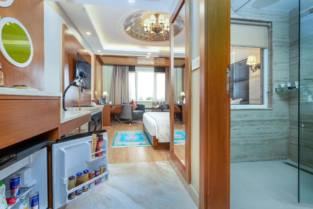 Kuchyň nebo kuchyňský kout v ubytování Hotel Meerz