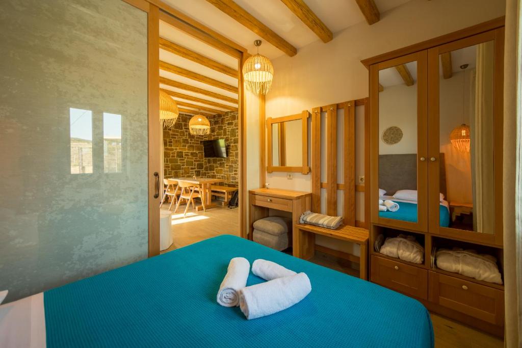 Posteľ alebo postele v izbe v ubytovaní Aphrodite Stone Apartments