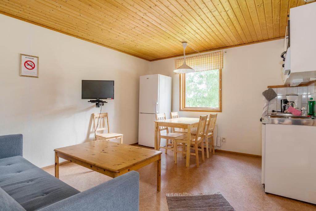 Kuchyň nebo kuchyňský kout v ubytování First Camp Hökensås-Tidaholm
