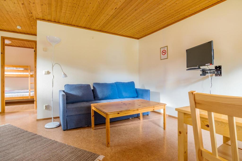 TV a/nebo společenská místnost v ubytování First Camp Hökensås-Tidaholm