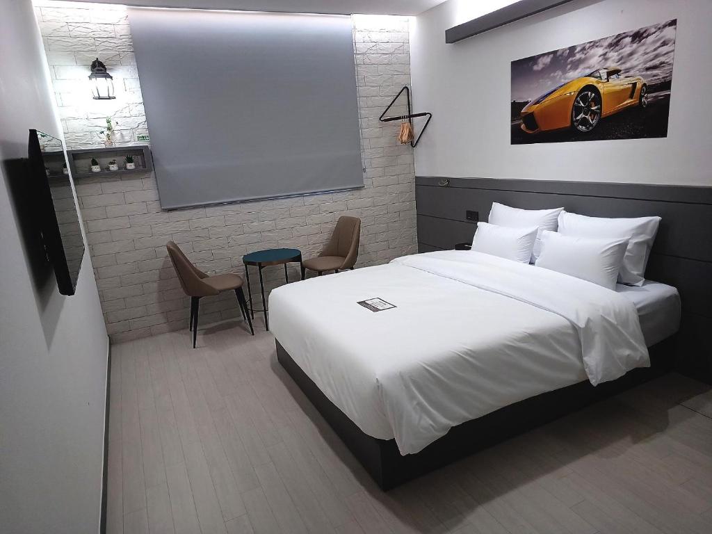 Postel nebo postele na pokoji v ubytování Hi& Hotel