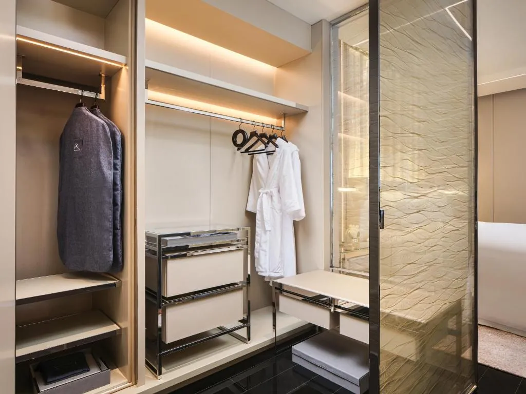 Premium Stateroom King
