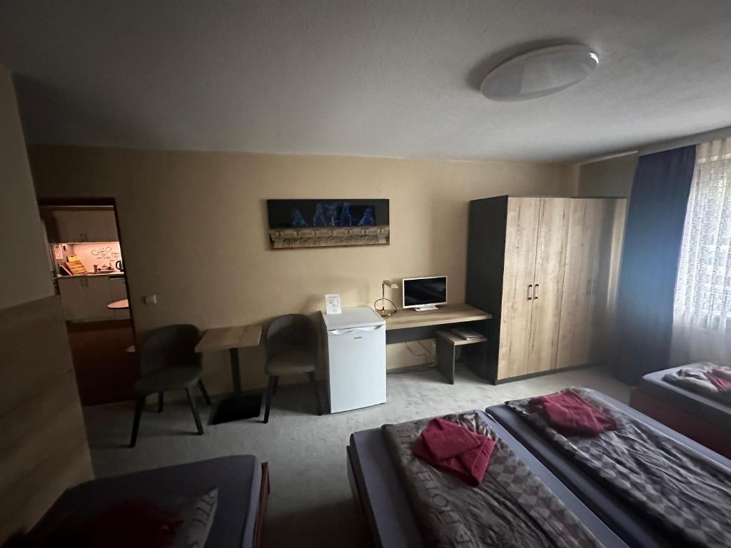 Postel nebo postele na pokoji v ubytování Hotel Pension Pamina