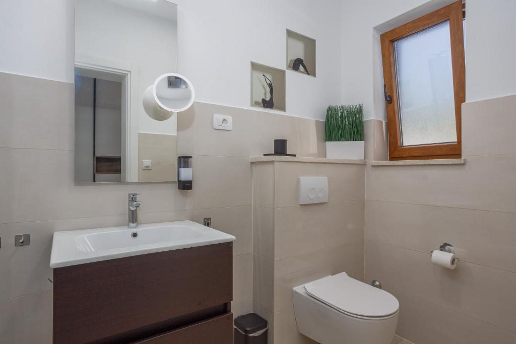 Zdjęcie z galerii obiektu Villa MONICA with private pool w mieście Risika