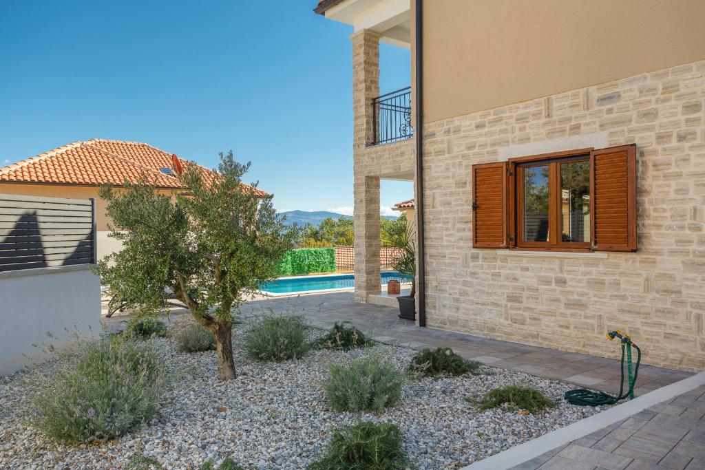 Zdjęcie z galerii obiektu Villa MONICA with private pool w mieście Risika