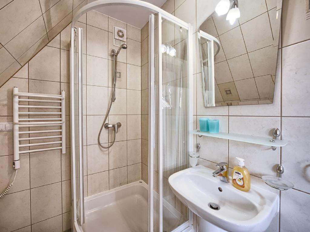 Kúpeľňa v ubytovaní Apart4Sleepers Apartament Dwupoziomowy Pardałówka
