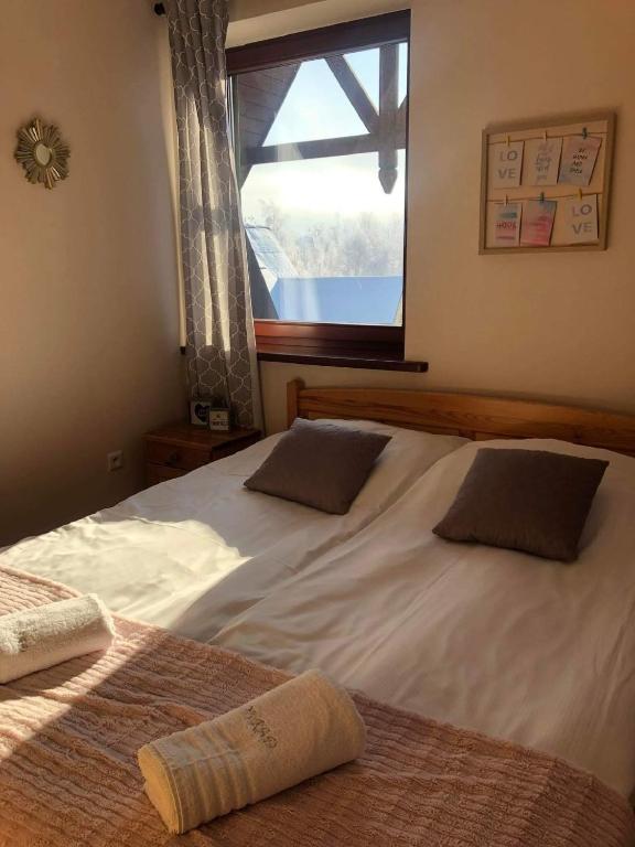 Posteľ alebo postele v izbe v ubytovaní Apart4Sleepers Apartament Dwupoziomowy Pardałówka