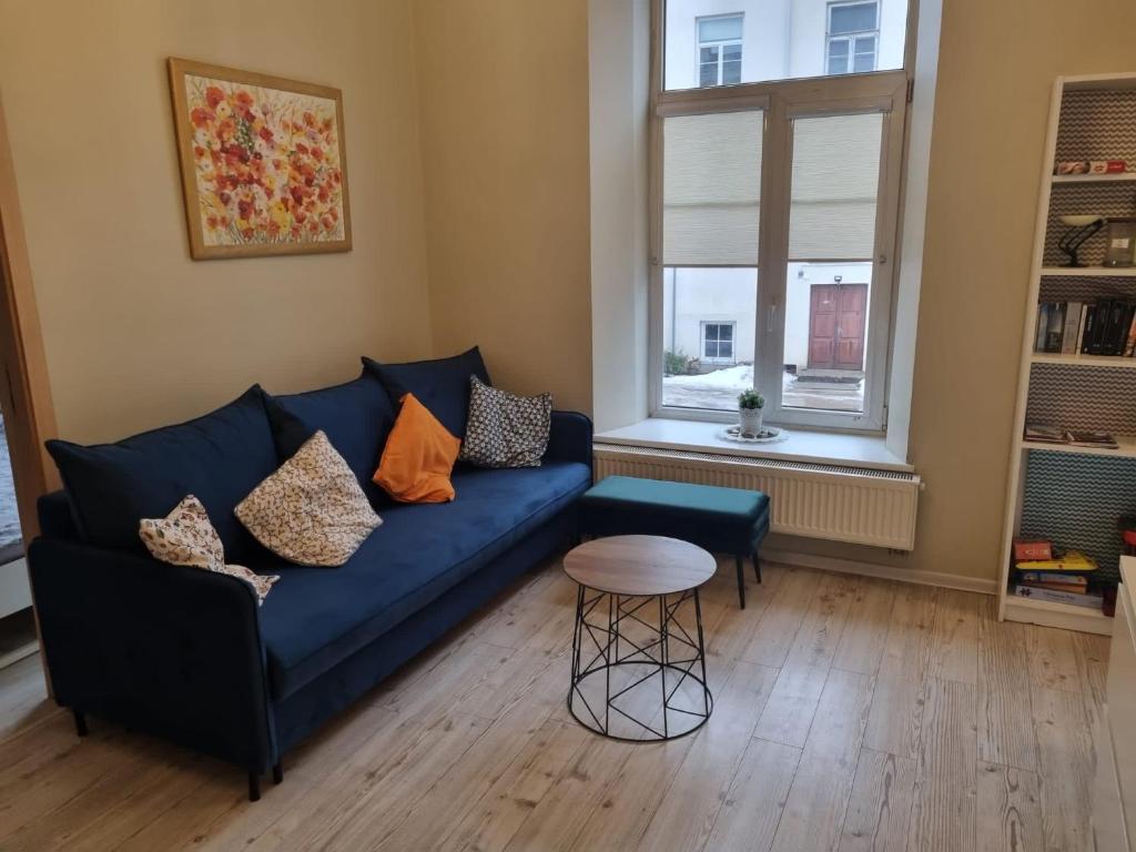 Uma área de estar em Igo apartment Uzupis
